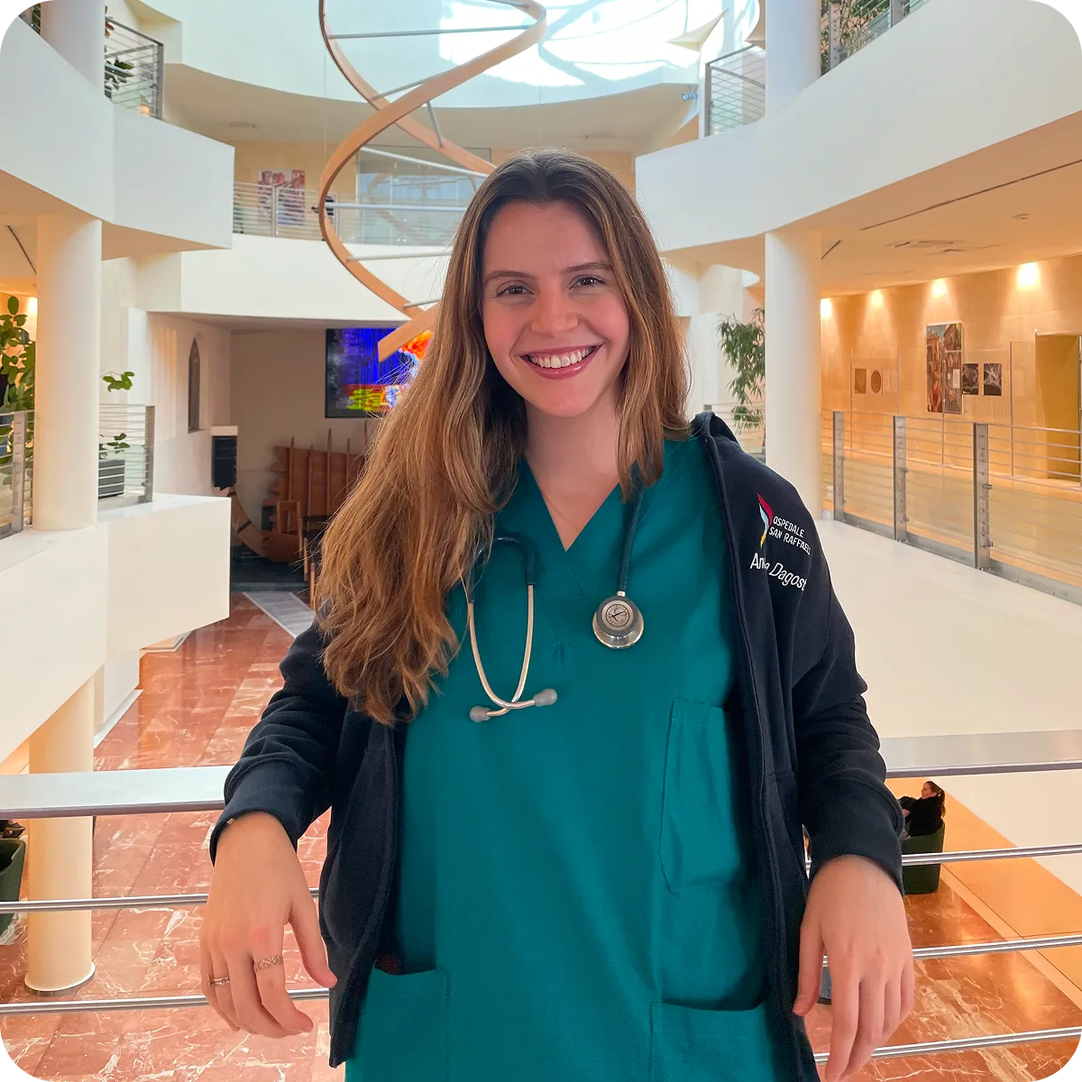 Dra. Andressa em ambiente hospitalar